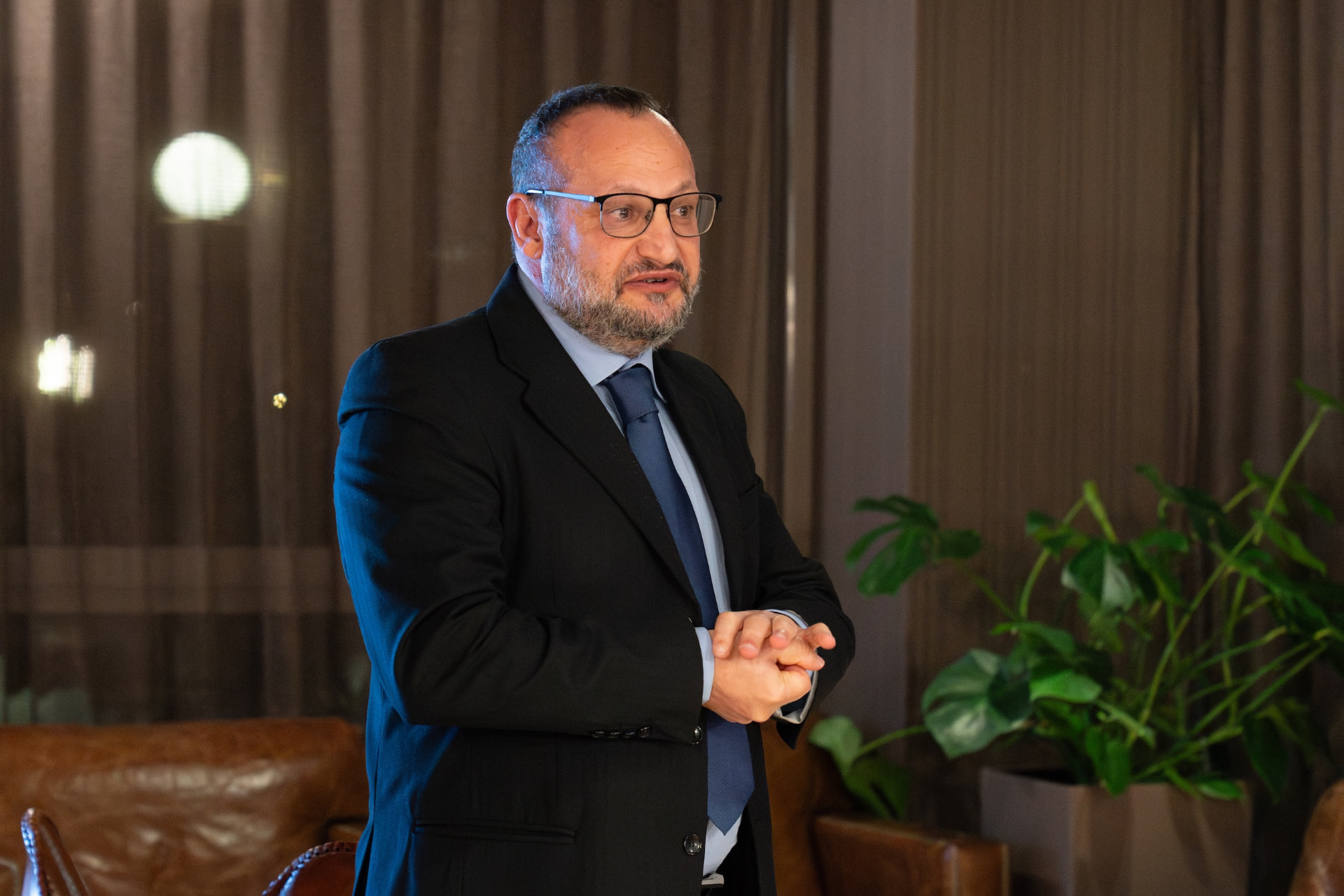 Antonino durante un intervento